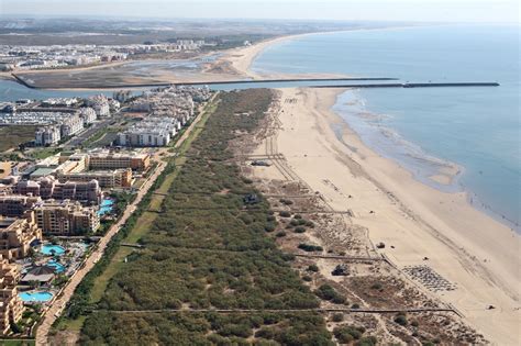 playa punta del moral opiniones|5 playas de Huelva para visitar en el puente de Andalucía.